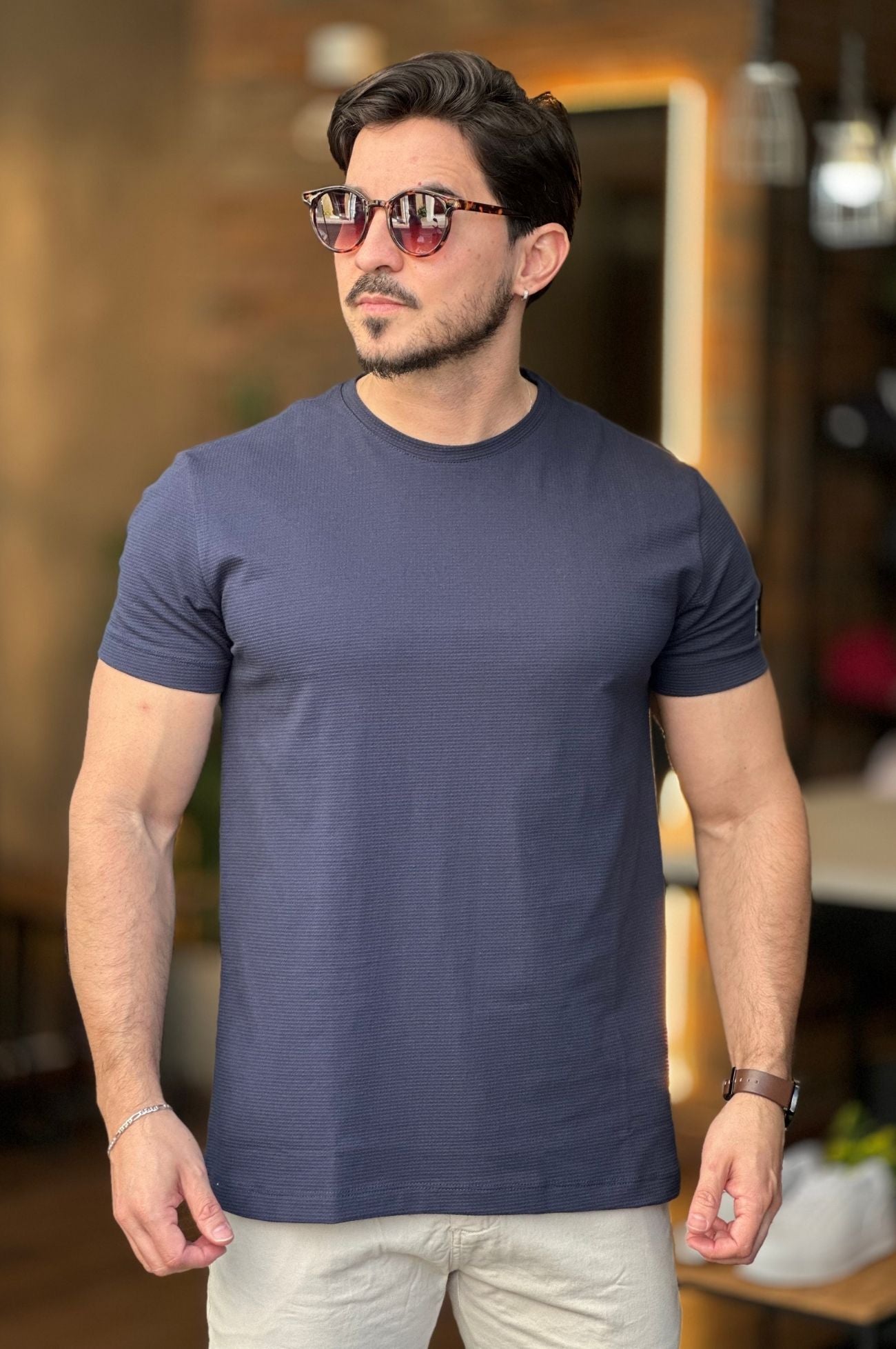 Camiseta Texturizada Azul Escuro Acostamento