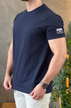 Camiseta Texturizada Azul Escuro Acostamento