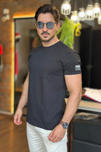 Camiseta Texturizada Preta Acostamento