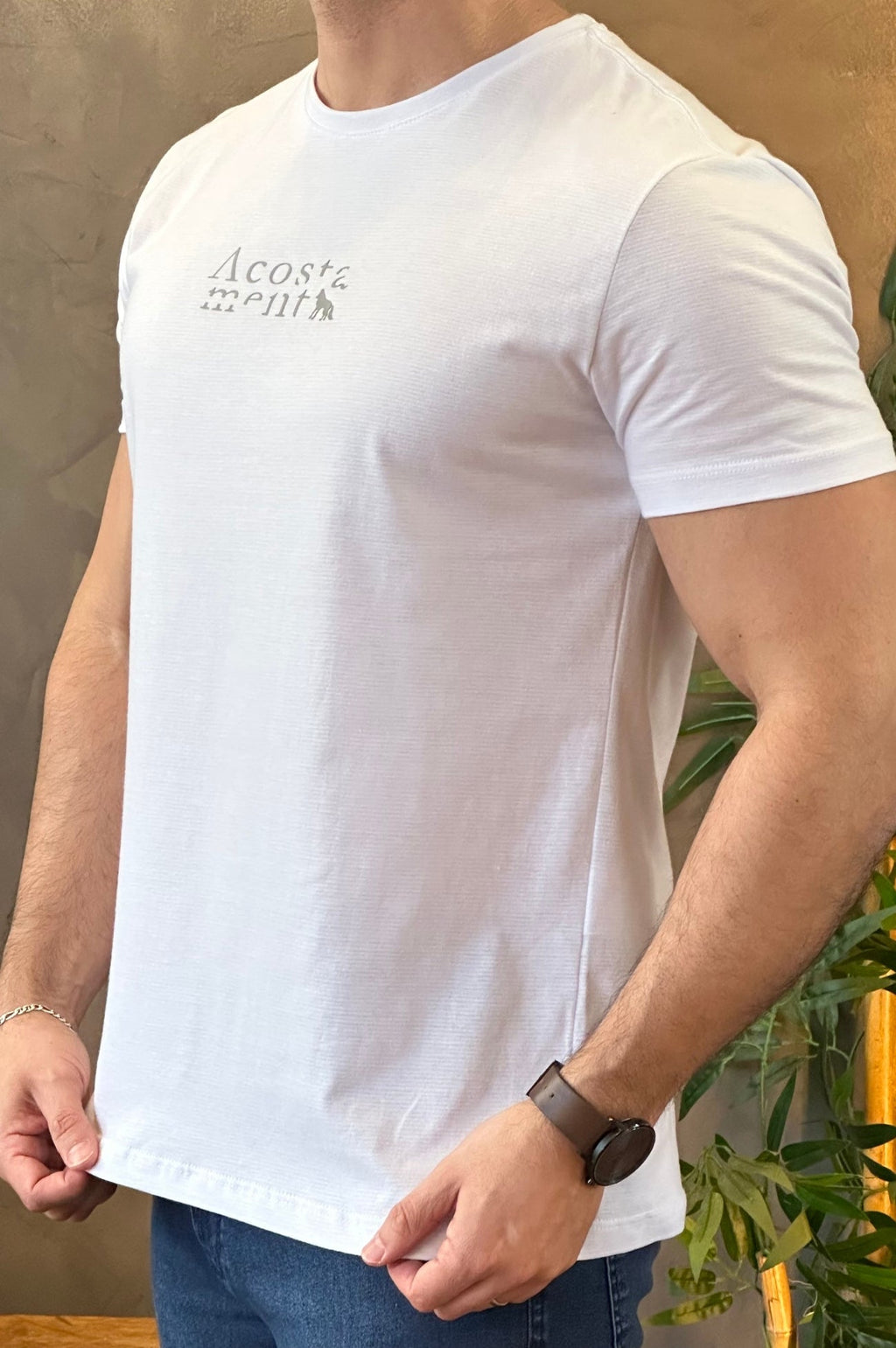 Camiseta Textura Branca com Logo Acostamento