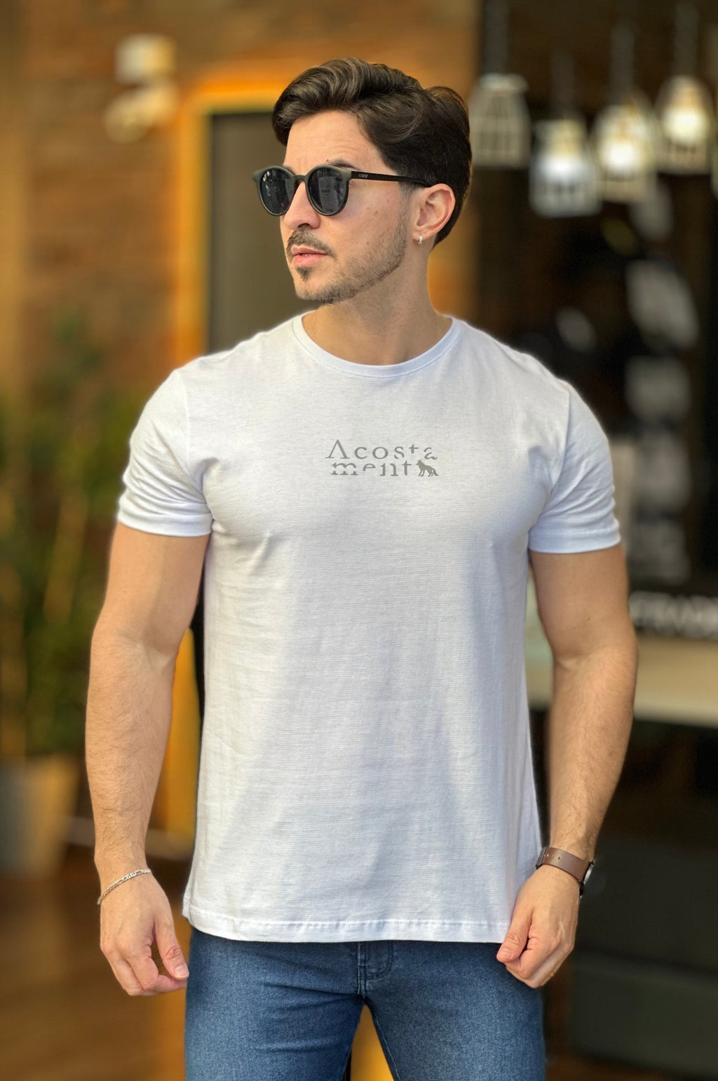 Camiseta Textura Branca com Logo Acostamento