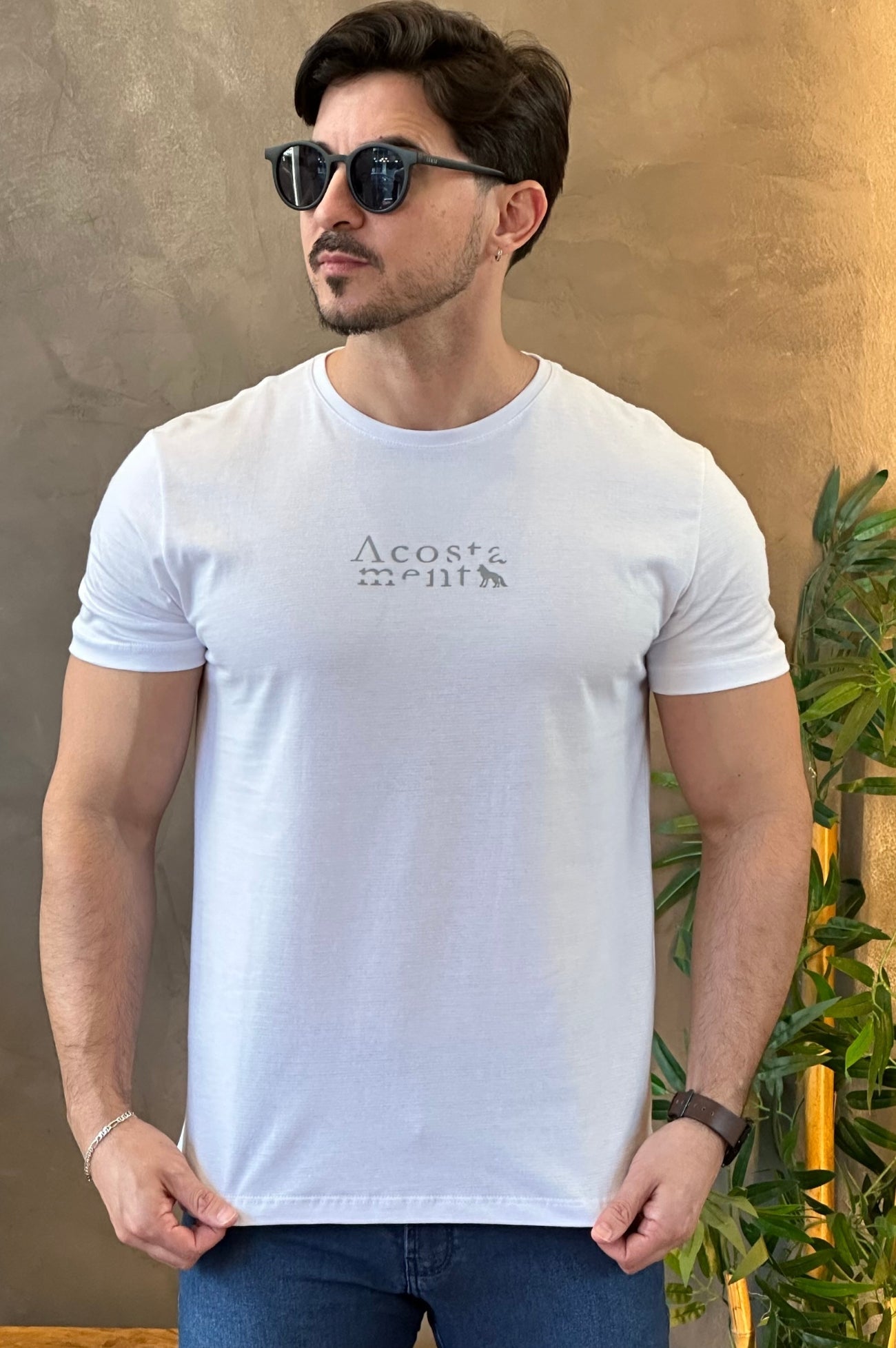 Camiseta Textura Branca com Logo Acostamento